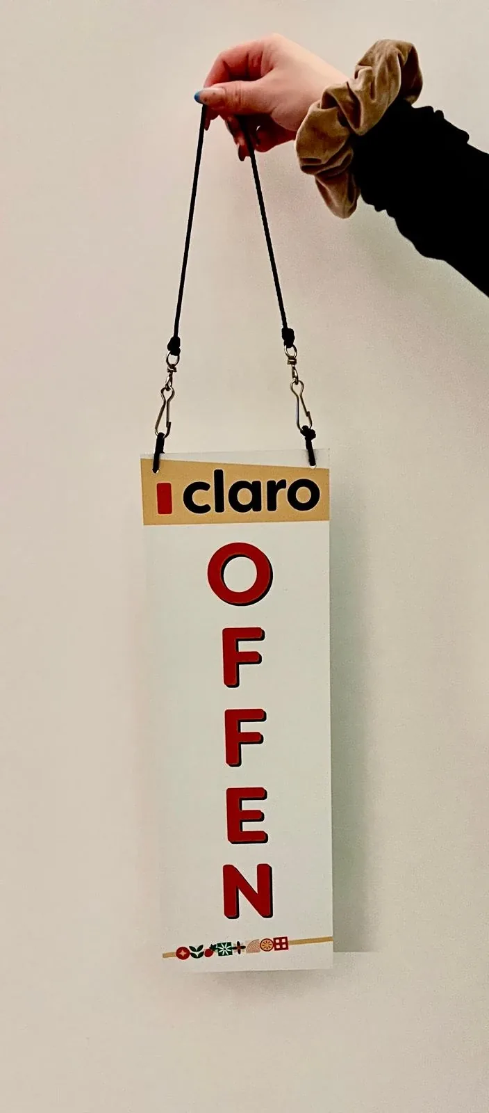 Schild/Wandbild: Ladenschild Claro «Offen» – Gestaltung von Lindenmann Creativity, Seengen AG
